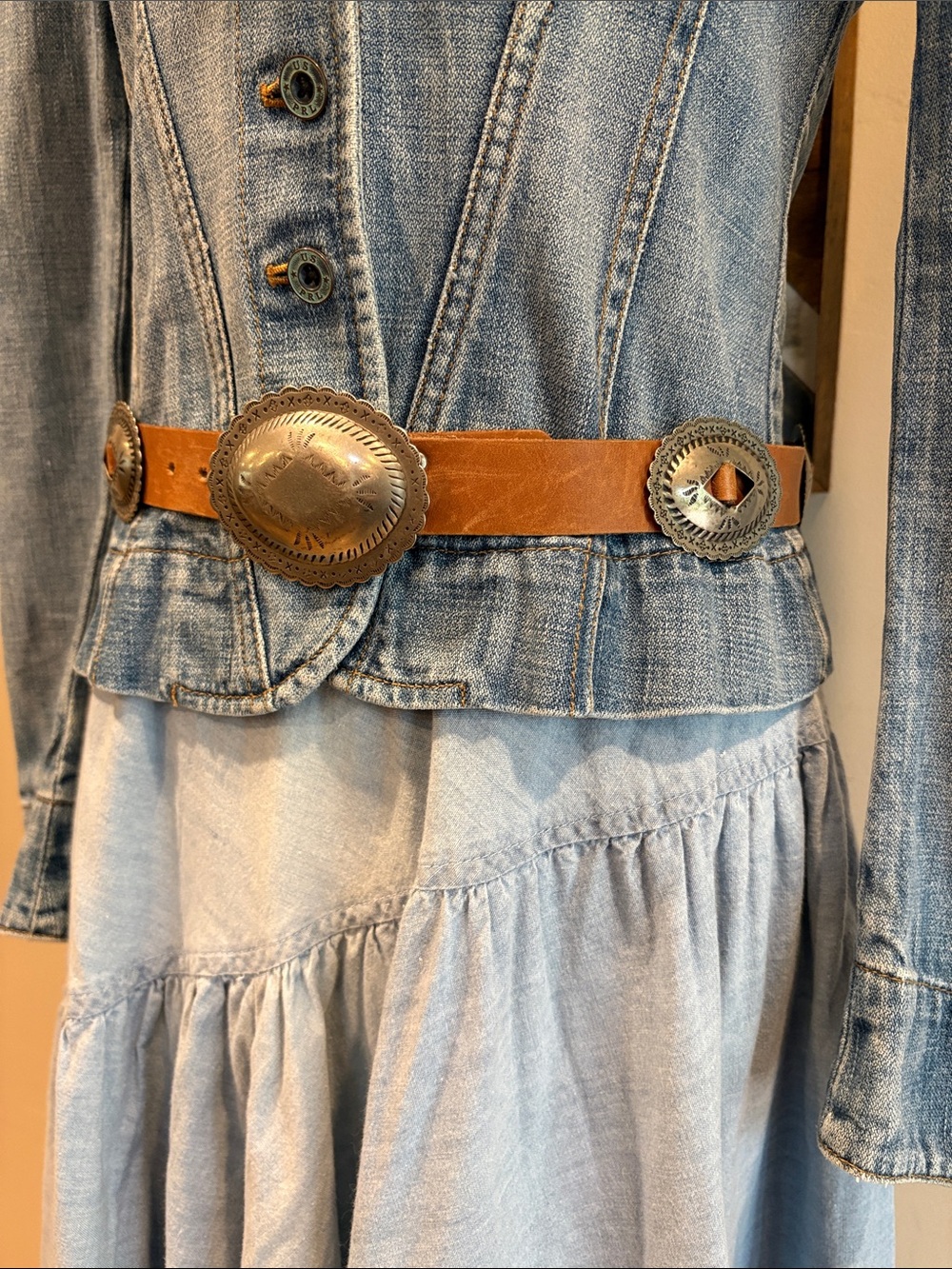 Vintage Brown Leather Skinny Concho Belt size Small - Picture 2 of 10